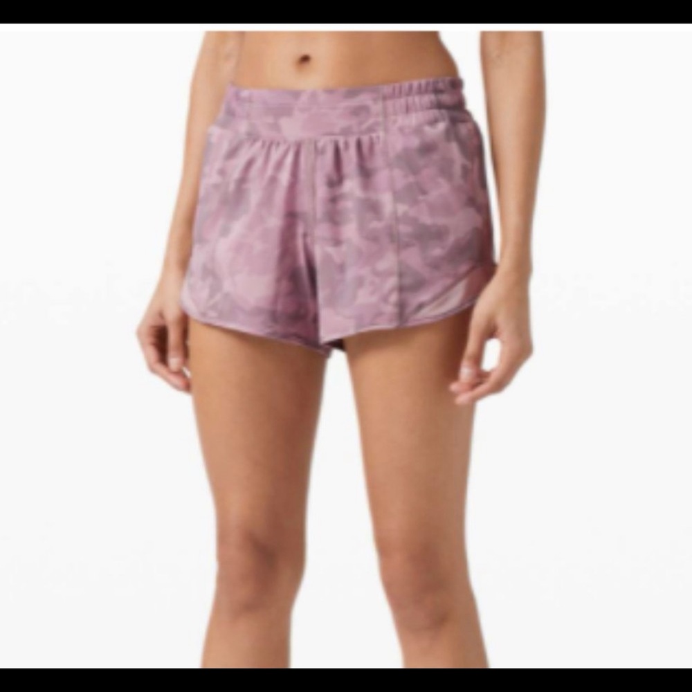 Lululemon Hotty Hot Short Size 6 4"inseam Incognito Camo Pink PERFECT CONDITION